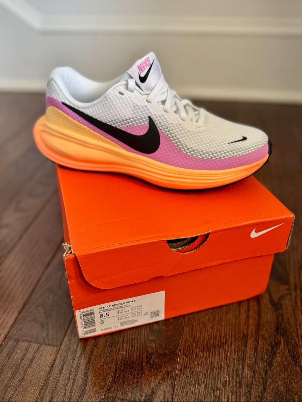 NIB Nike Women’s Revolution 8 Running Shoes - Size 6.5